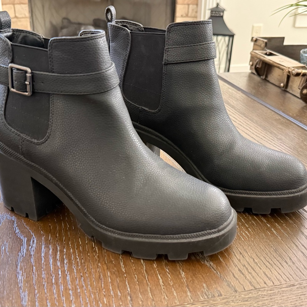 Mix No. 6 Black Faux Leather Lug Sole Buckle Chelsea Ankle Boots Women’s 10